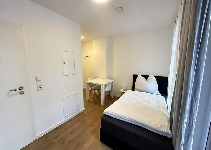 Business Mit Balkon, 1 Person, Zentrumsnah Apartman
